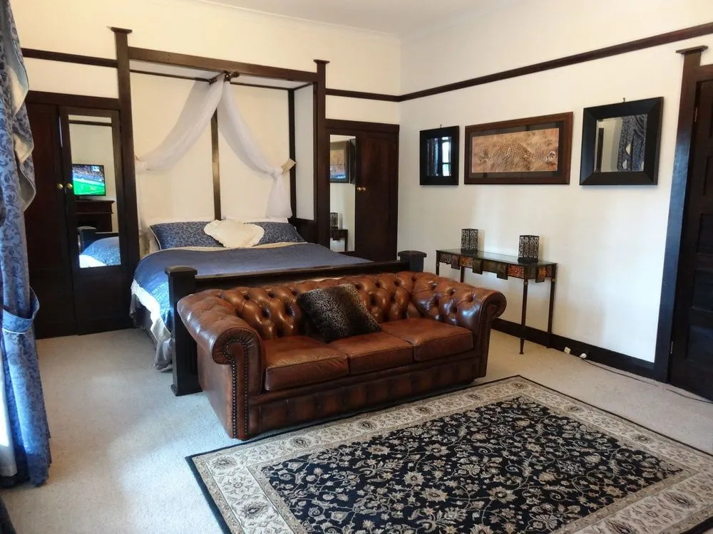 Corner Manor Leura