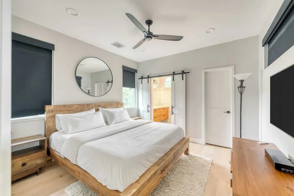 Private Pool, Firepit, Patio Steps to East Austin Dining, Music, Art, Murals