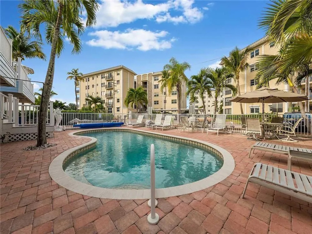 Sea Horse Upper Level, 3 Bedrooms, Sleeps 10, Heated Pool, Pet Friendly