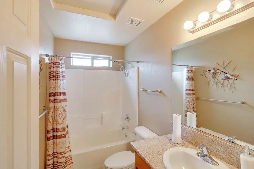 3 Mi to Lake Havasu! Retreat w/ Poolside Oasis