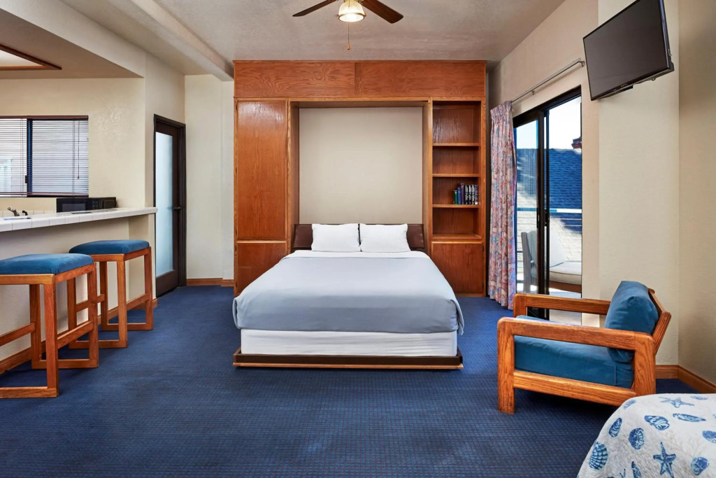 Seaport Village Inn, Avalon