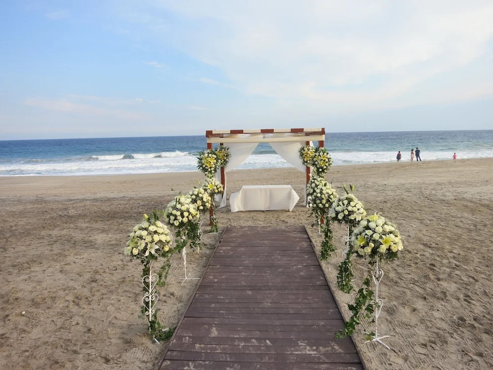 Punta Conejo Camila bungalows Surf Camp