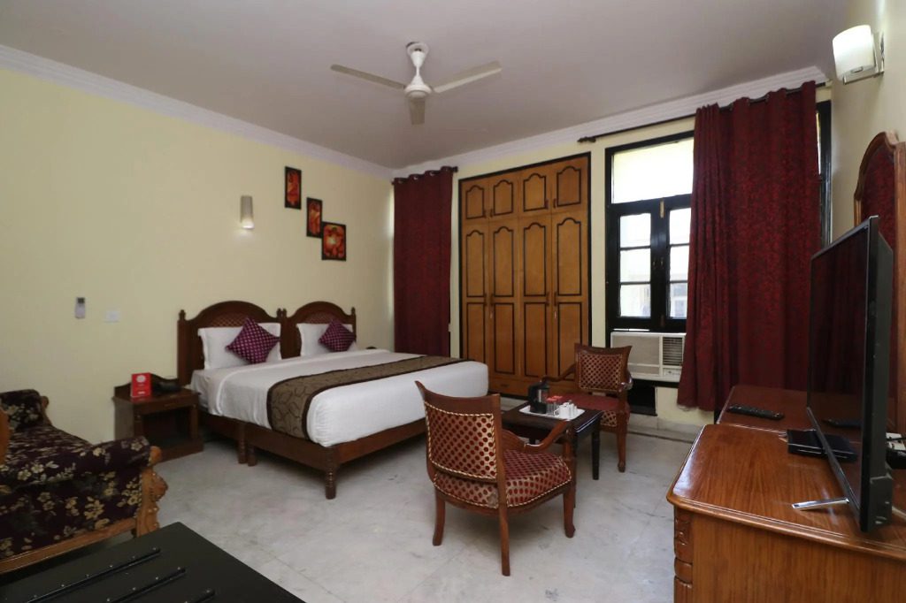 OYO 12311 Hotel Emerald