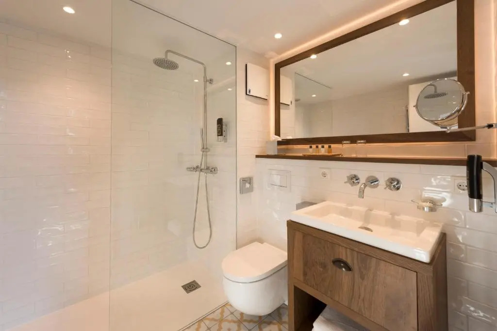 LOEV - VELA Hotels