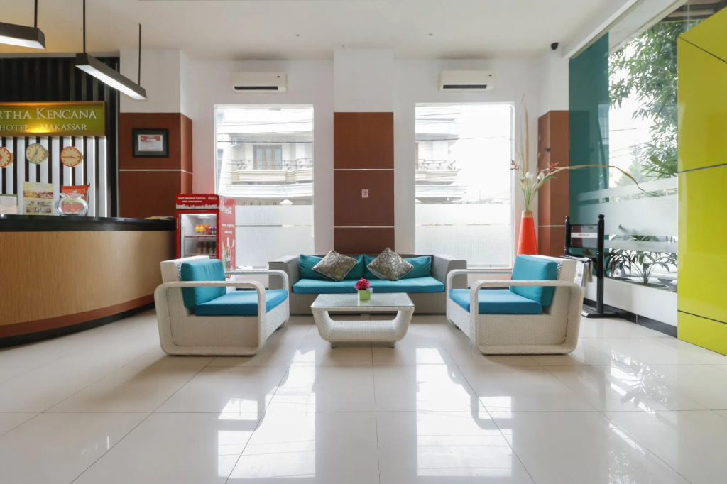 RedDoorz Plus near Pantai Losari