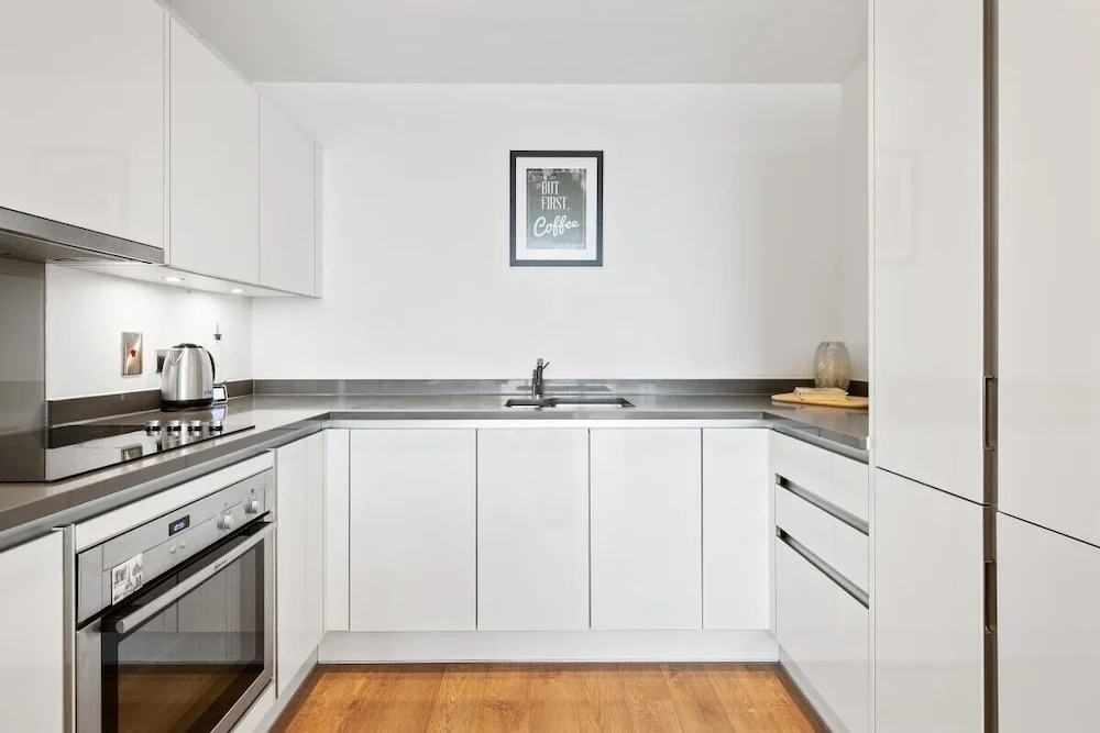 Modern 1bed W/balcony in Bromley, 7mins to Tube