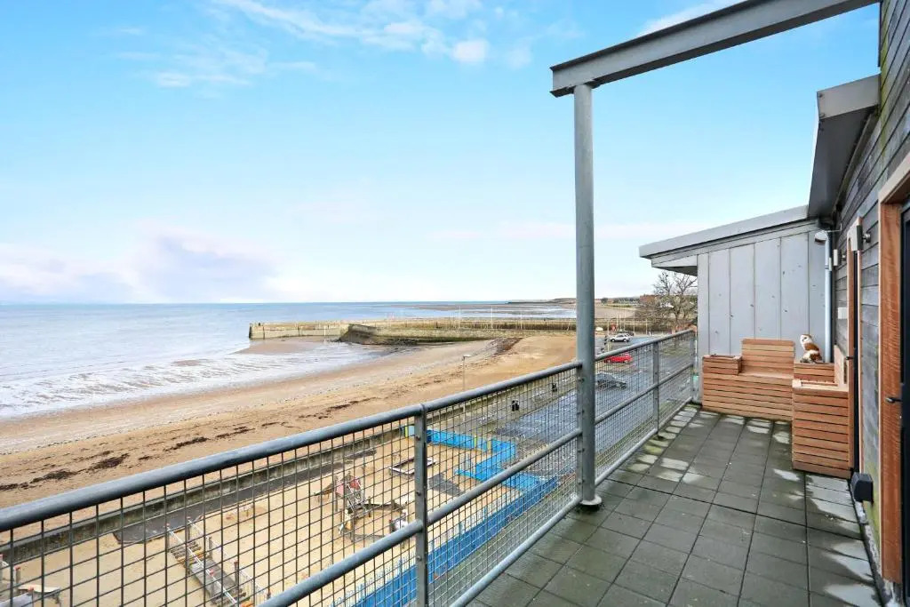 Stylish 3 bed with Stunning Sea Views