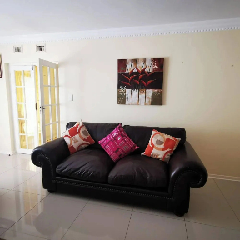 Spacious 4BR Home Pool & Balconies Krantzkloof
