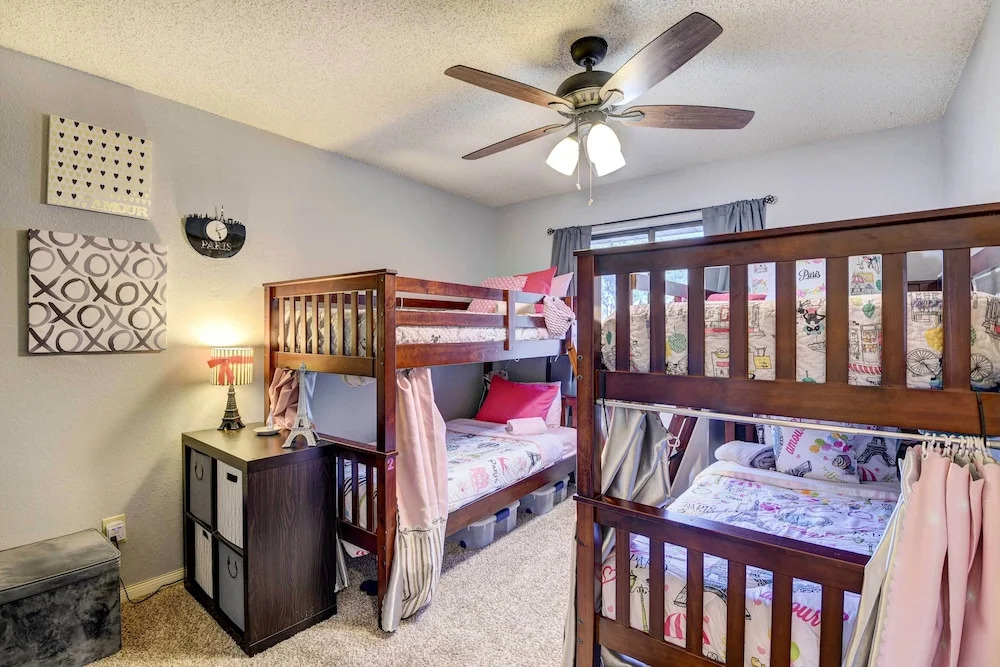 4 Mi to Joe Pool Lake: Home in Grand Prairie