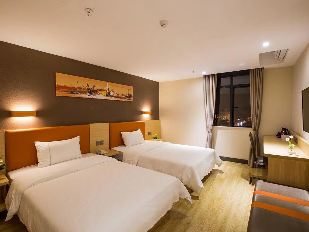 IU Hotel Tianjin Jinghai Shengli Street Branch
