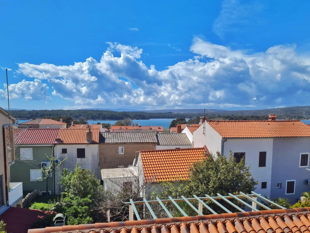 Holiday Place Veli Dvor - Spacious House for 6-8 Guests with Private Garden - Old Town Punat