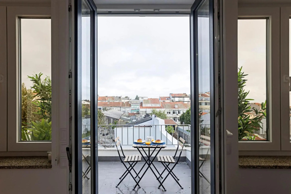 Urban House by LovelyStay