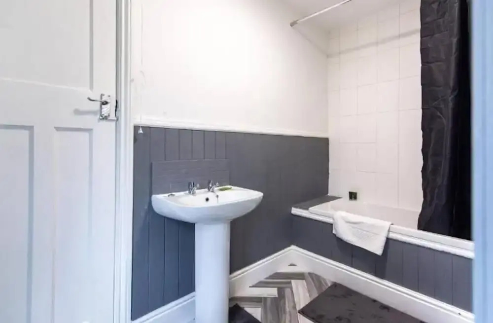 Cozy Nottingham Retreat Entire Home With 4 Bedroom