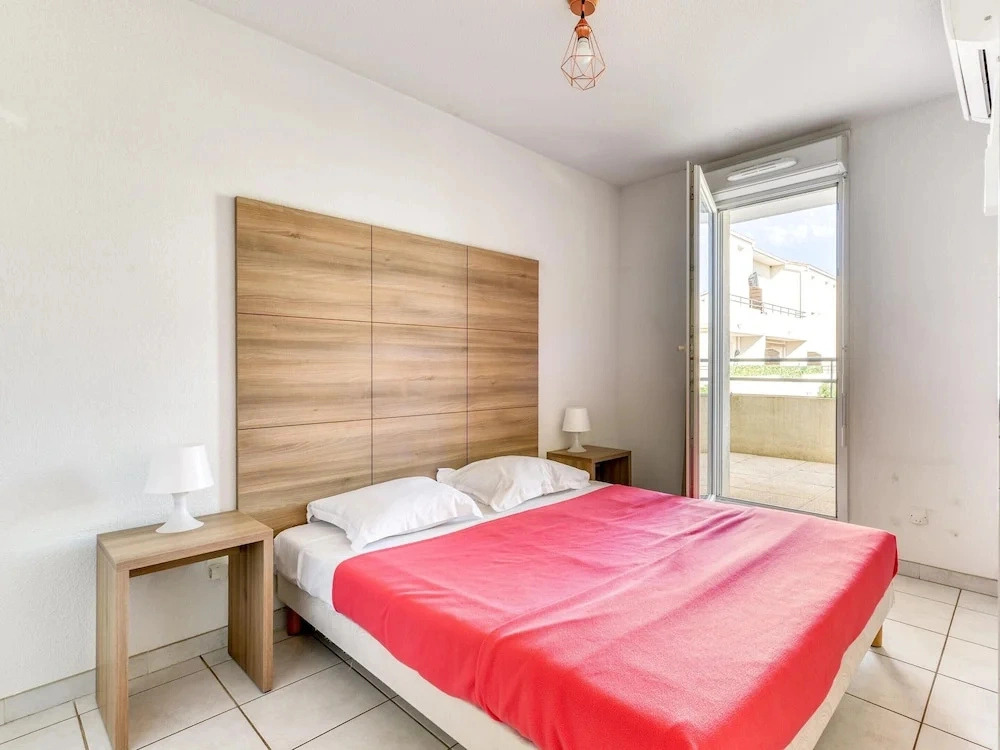 Coastal Stay for 4 With Air-conditioning