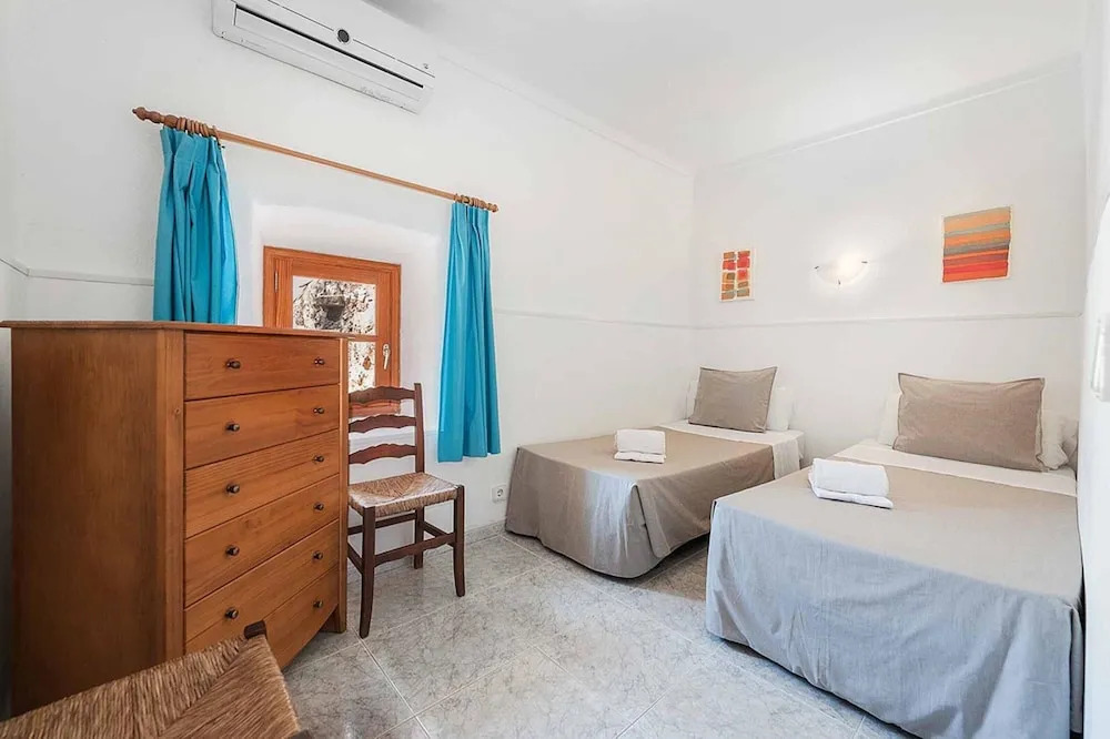 Villa - 5 Bedrooms with Pool and WiFi - 108761