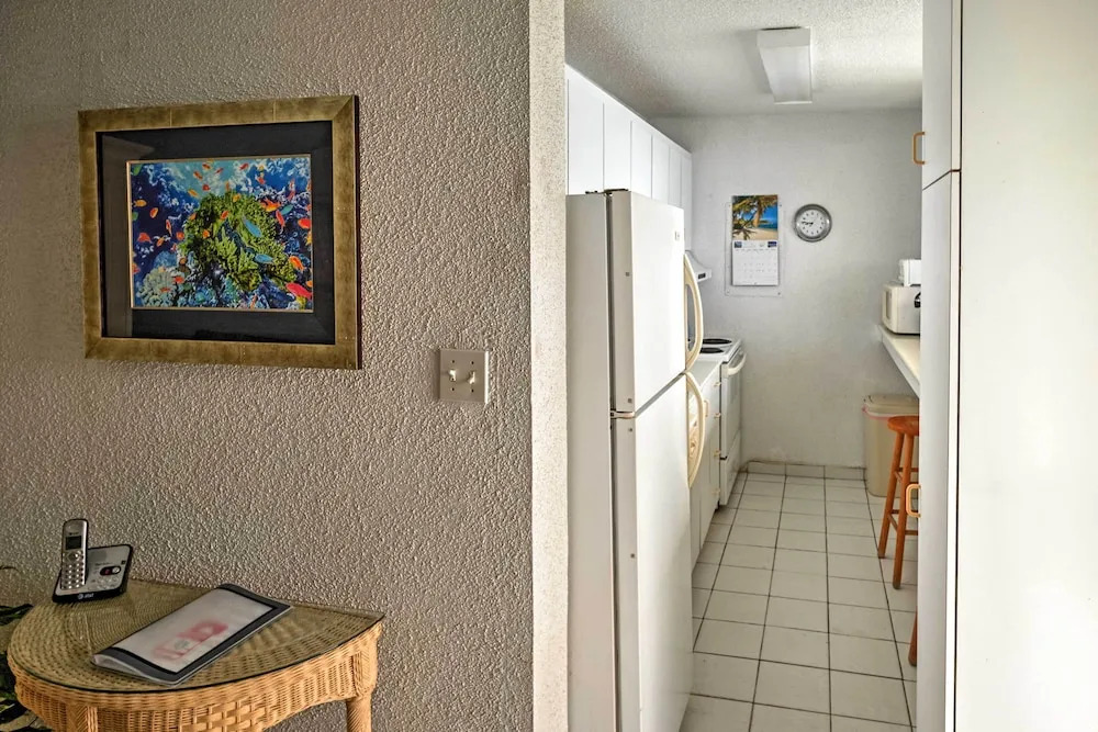 Bolongo Bay Oceanfront Condo w/ Community Pool!