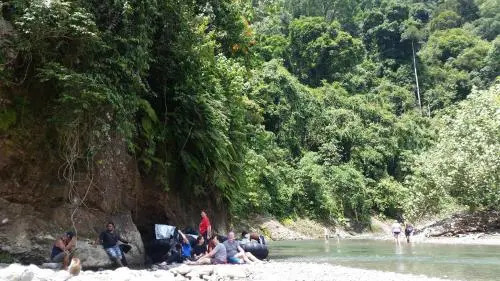 Terimakasih Bar and Guesthouse