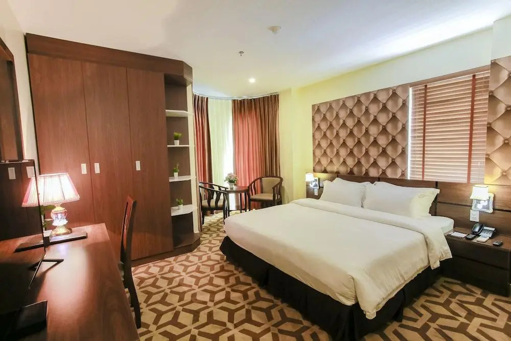 3MG Lakeside Hotel