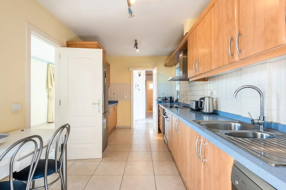 VILLA ALMENDRO! Bbq, HEATED Private Swimming Pool !