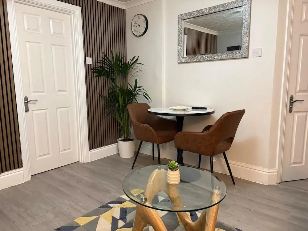 Near Etihad/coop Live - Parking - Wifi - Sleeps 4