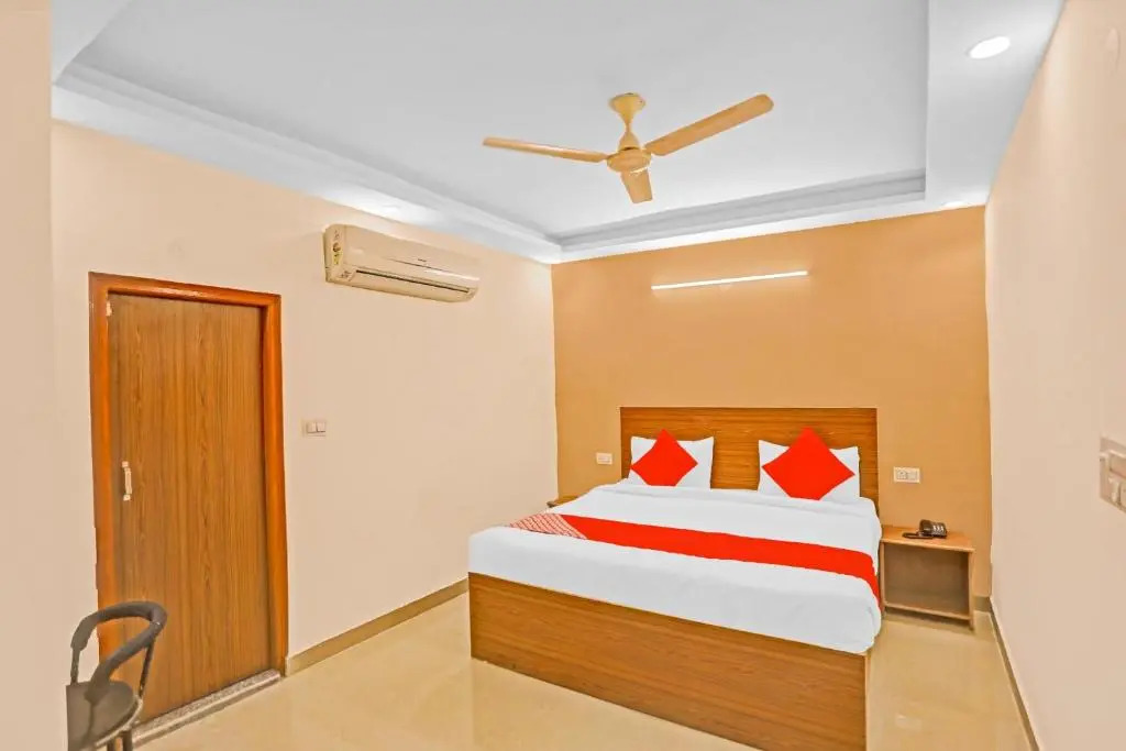 OYO 85984 Hotel Happy Spring