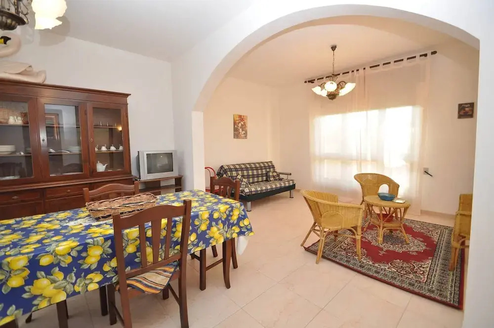 Villa Magnolia 1 Sleeps 8 Close to the sea