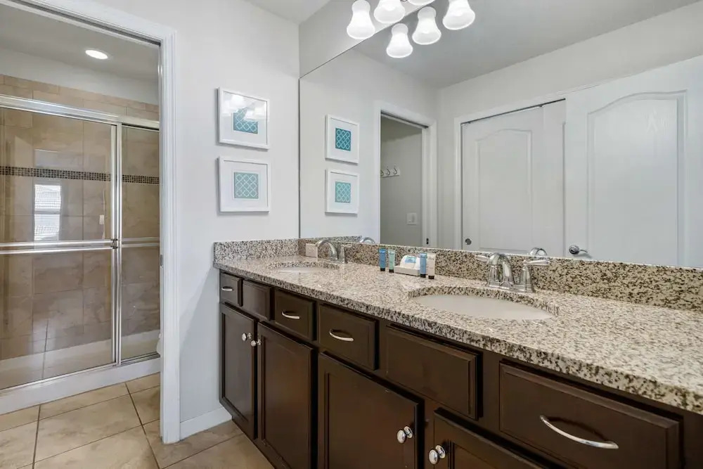 Townhome With Private Pool, BBQ & Free Waterpark!