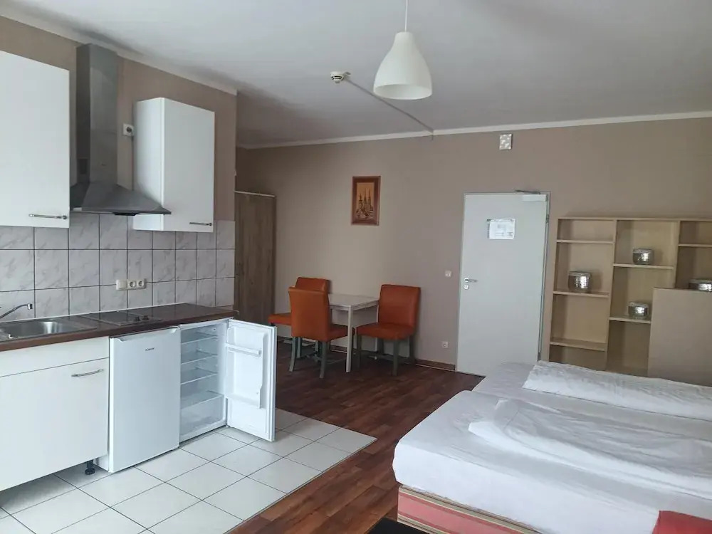2-Rent Group Hostel Rooms&Apartments GKP2