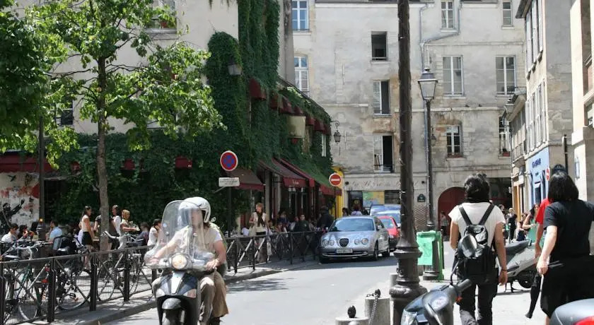 Marais Apartment