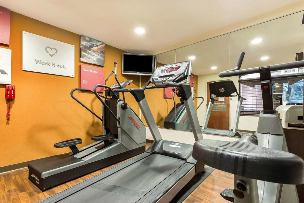 Comfort Suites near I-80 and I-94