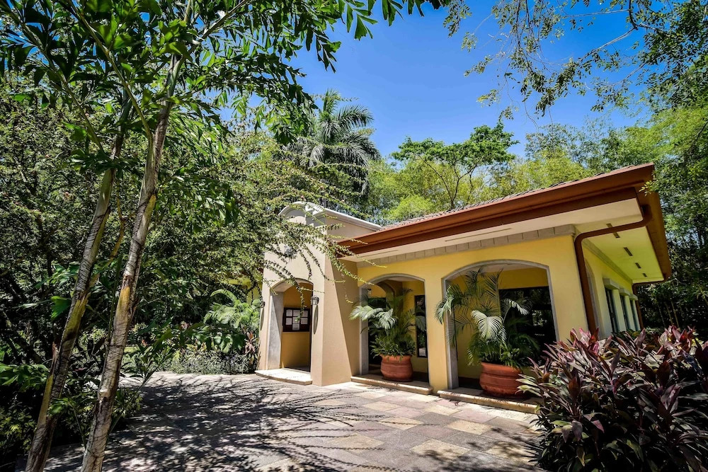 Del Mar Condominiums