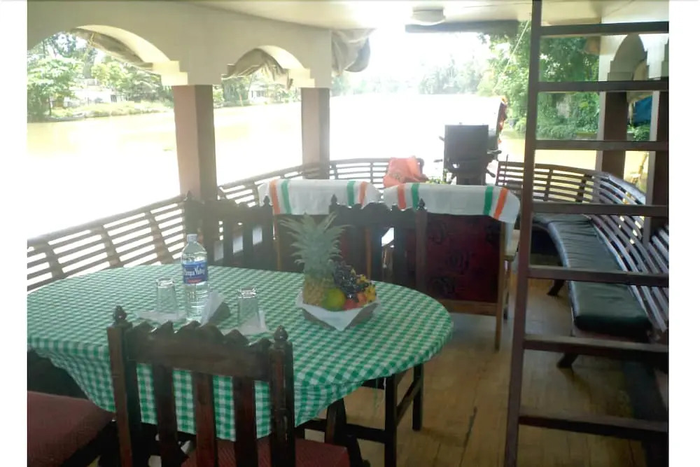 Sreekrishna Houseboat