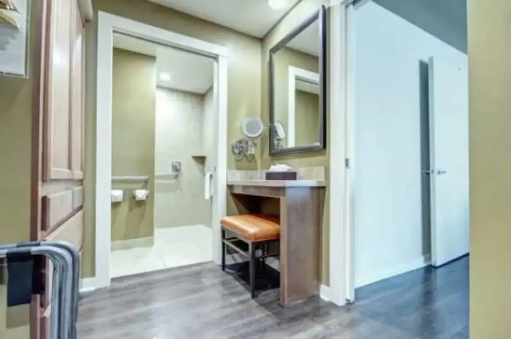 Private One Bedroom Condo on Golf Course, free parking