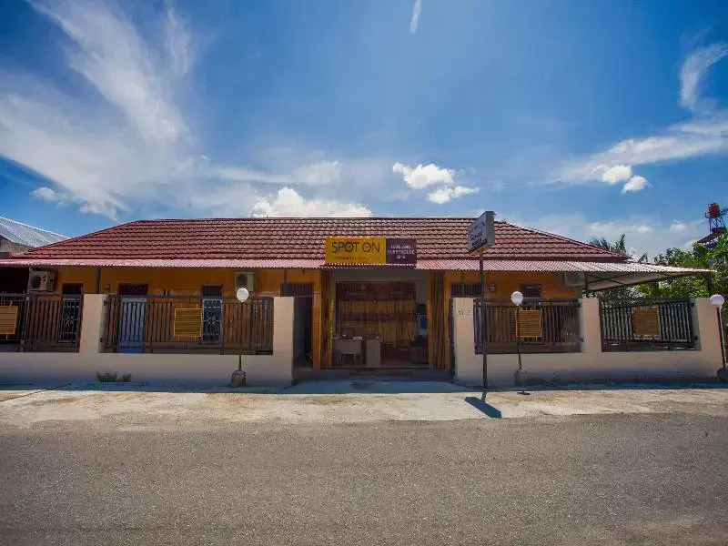 Handira Homestay Syariah Padang RedPartner