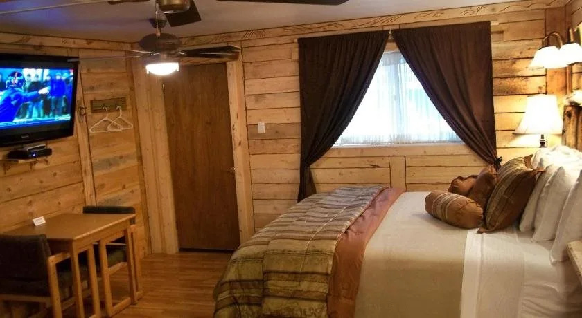 The Cedaredge Lodge