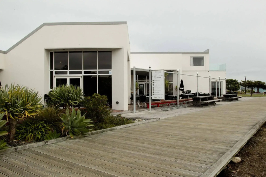 East Pier Hotel