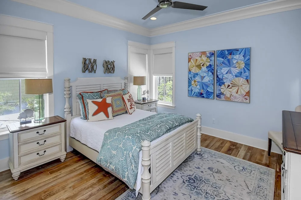 "emerald Tide" pool Golf Cart 4br/4.5ba/bonus Bunk Sleeps 12 4 Bedroom Home by RedAwning