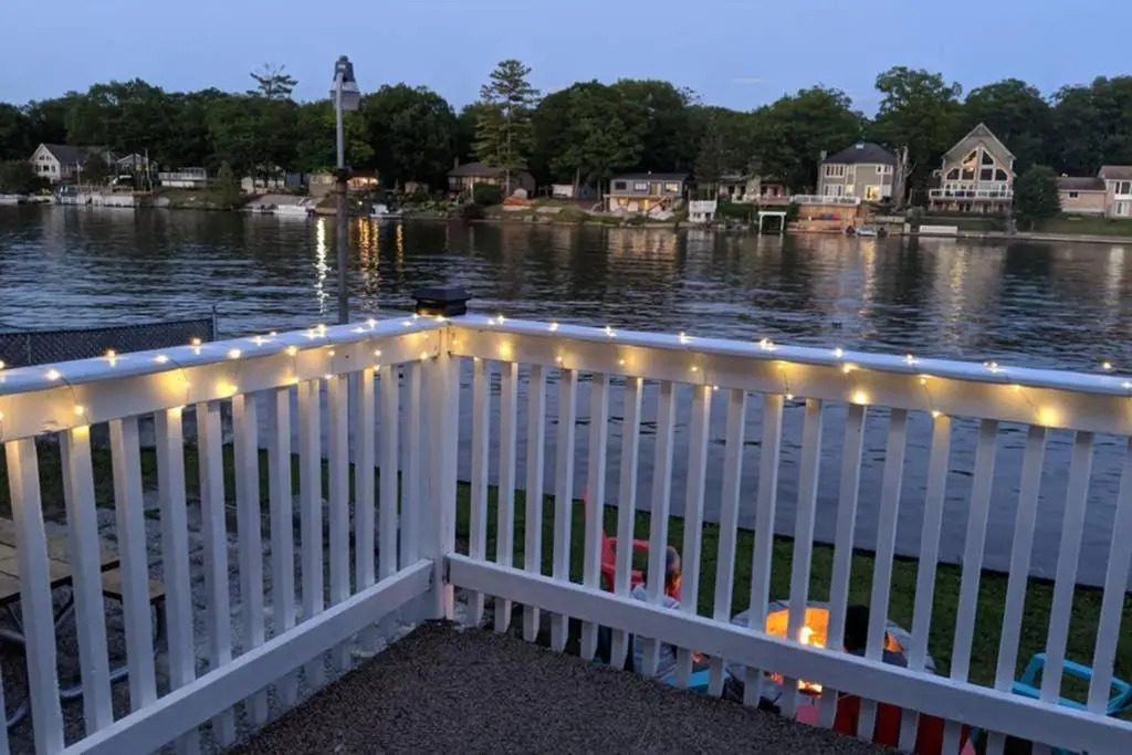 Cottage with River Front & minutes away from Beach