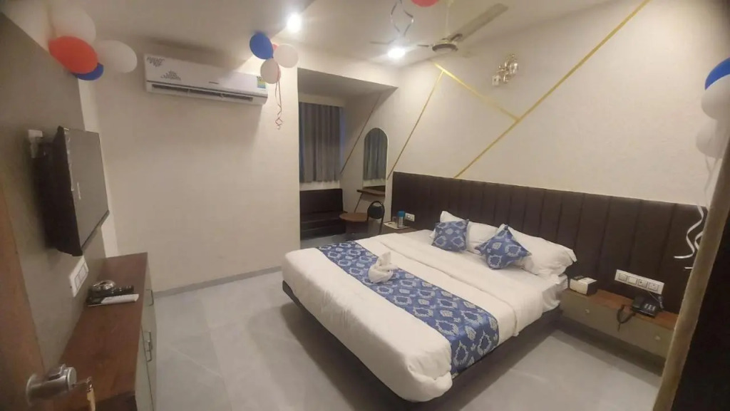 Hotel Avadh Palace, Subhash Bridge, RTO Circle, Ahmedabad