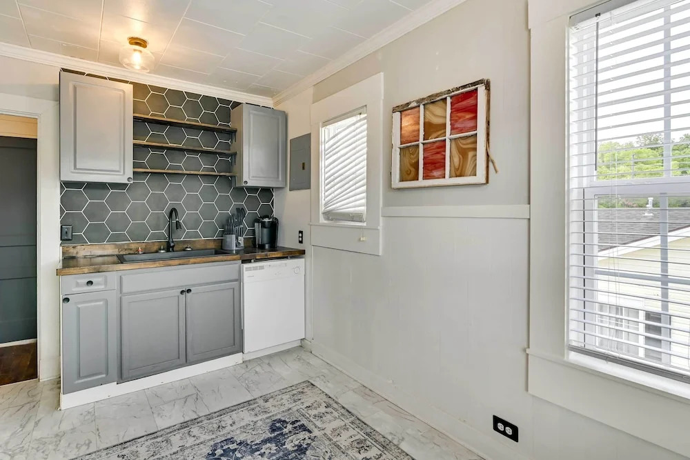 Cozy Starkville Apartment: Walk to Main Street!