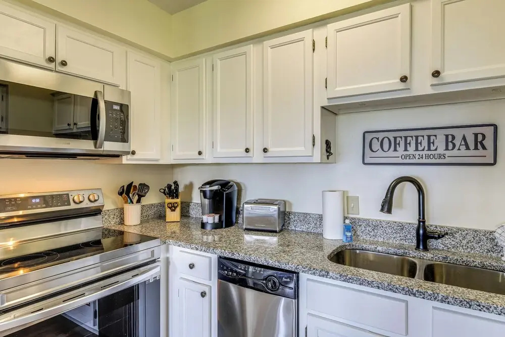 Gatlinburg Condo w/ Balcony: 4 Mi to Downtown!, Gatlinburg