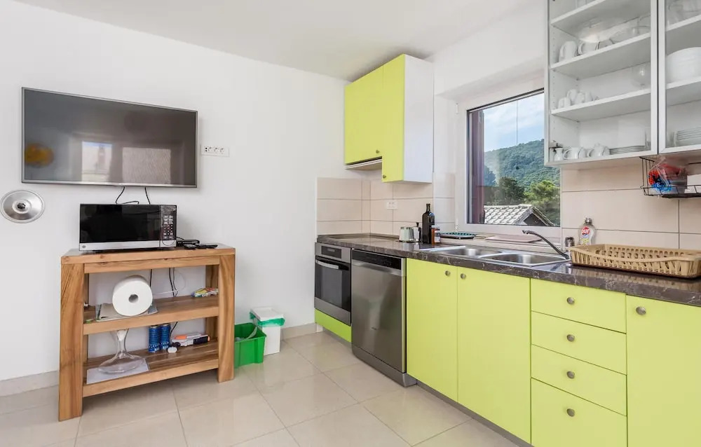 Beautiful Apartment in Veli Losinj With 2 Bedrooms and Wifi