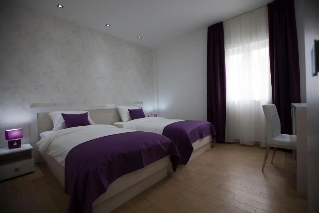 Rooms Ino