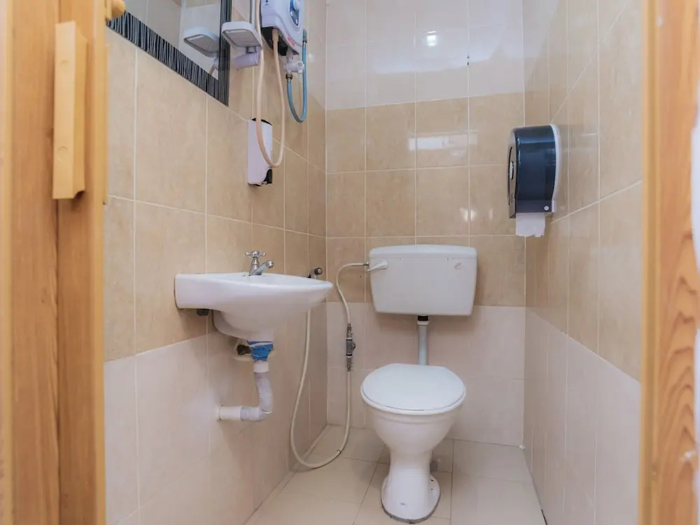 OYO 44026 98 Hotel