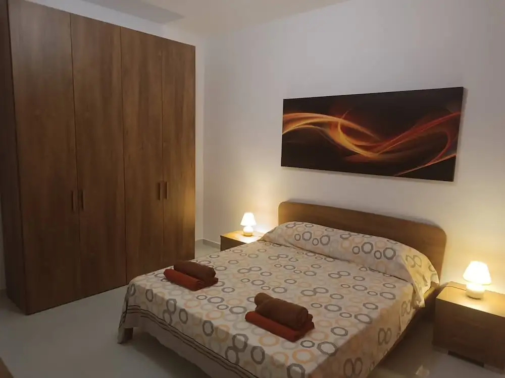 Seaside Stylish and Spacious 2-bedroom Apartment
