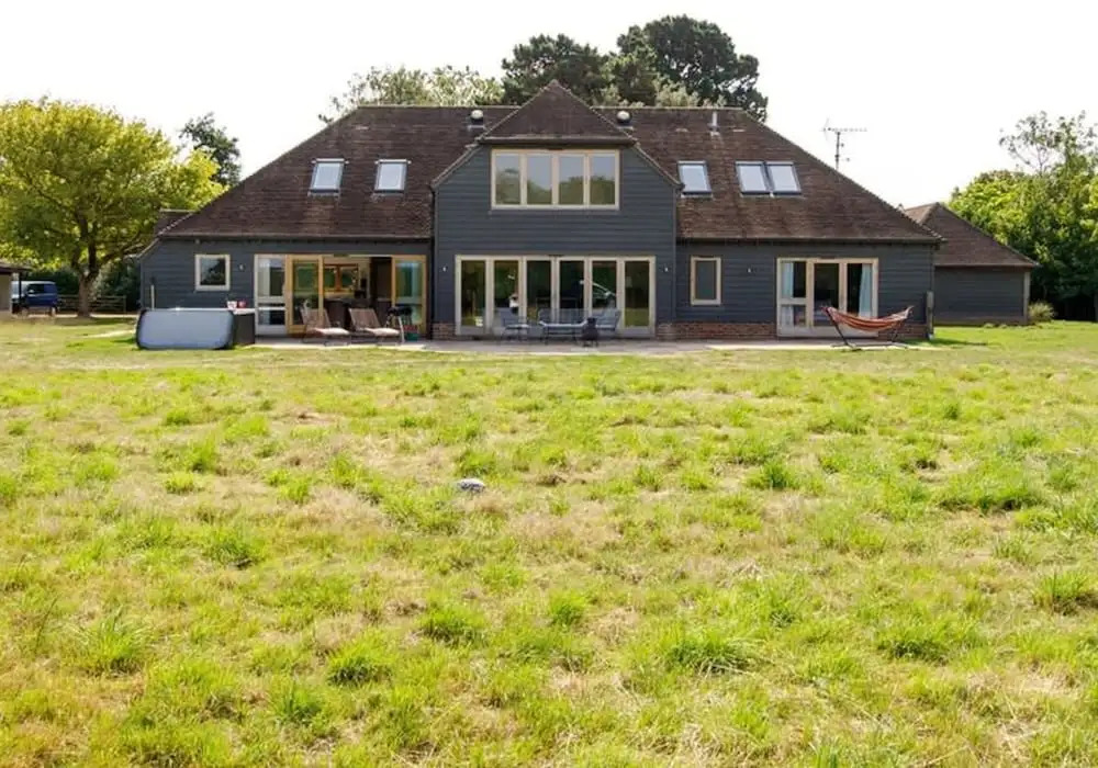 Secluded Barn Style Home With hot tub - Sleeps 12