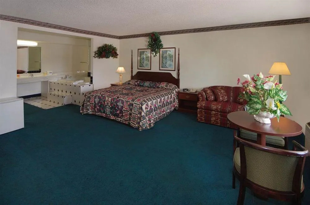 Howard Johnson Express Inn Rome