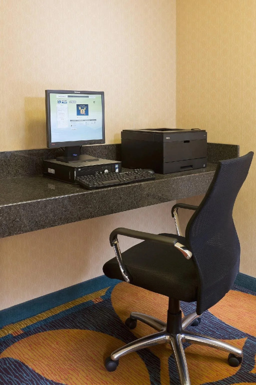 MainStay Suites Appleton Airport - Fox River Mall Area
