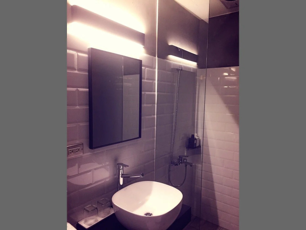 O2 Hotel M12