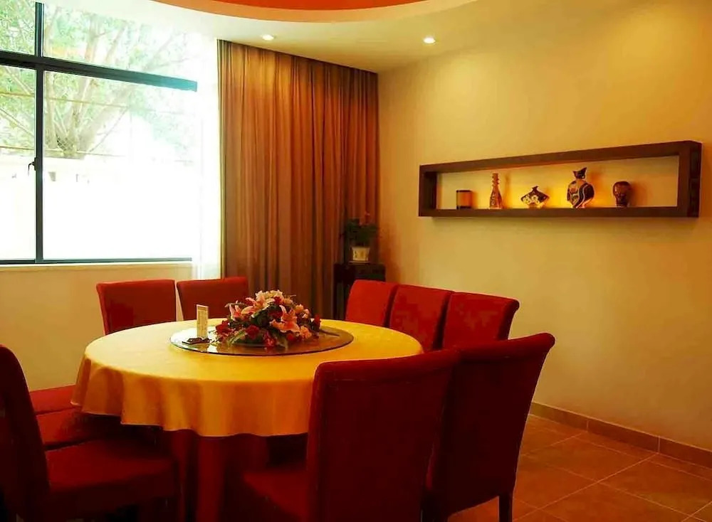 Crown Jiakai Hotel